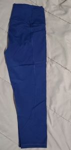 VS Knockout Capri Leggings in navy blue